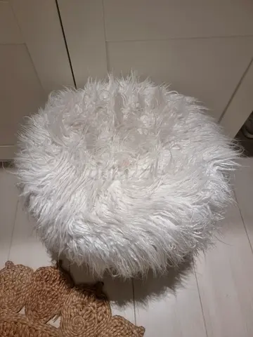 Round White Faux Fur Pouf / Ottoman