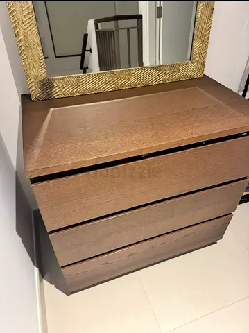 Chest of drawers