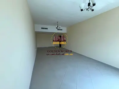 شقة غرفتين وصالة في التعاون الشارقة، تكييف مجاني، بلكونة، غرفة ماستر، حمامين، خزائن حائط، إطلالة مفتوحة، مساحة كبيرة.  موقع مميز قريب من جميع الخدمات