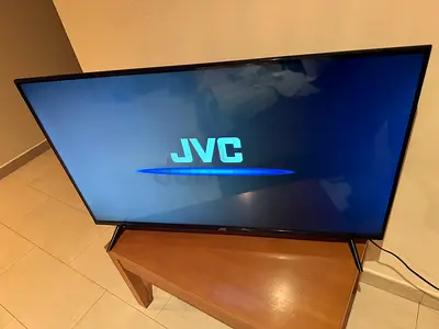 JVC 43 inch LED SMART TV - Perfect condition - Light usage