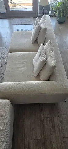 Light beige Designer Dutch 4 seater sofa with cushions - light Usage. 2x2
