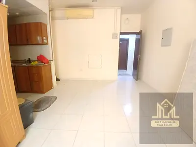 Ready to move apartment available prime location near bus station