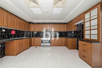 Large Closed Kitchen | Vacant Now | Park