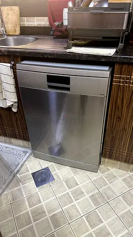 Seimens Stainless steel freestanding dishwasher - good working condition