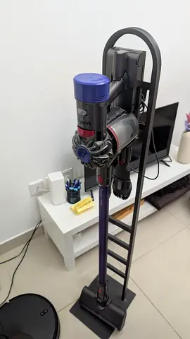 Dyson v8 with stand and accessories