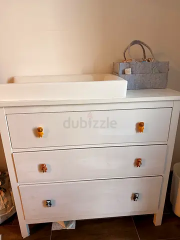 Dresser cupboard with animal themed knobs