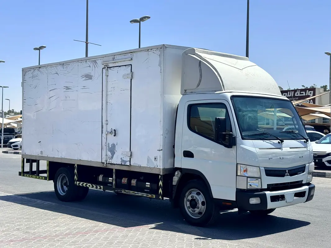 Mitsubishi Canter 2022 — photo 1 of 12