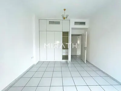 FAMILY BUILDING || PRIME LOCATION || COVERED PARKING || BALCONY