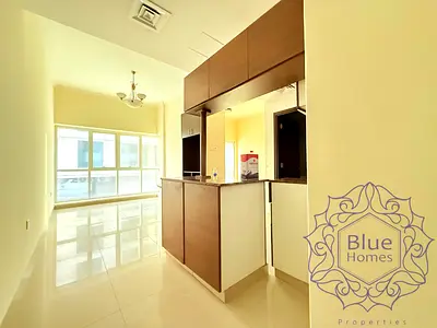 Big studio/Balcony/Available now