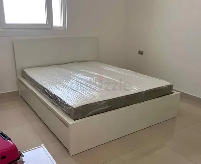 IKEA malam king‑size bed (180 × 200 cm) with 2 storage drawers and an IKEA mattress ✨