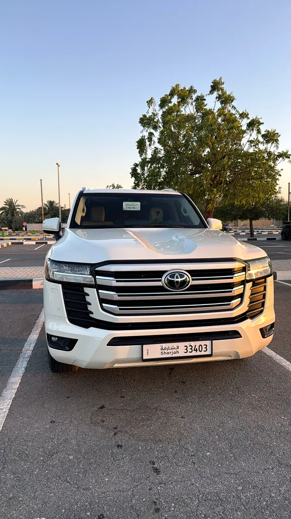 Toyota Land Cruiser 2023 — photo 1 of 10