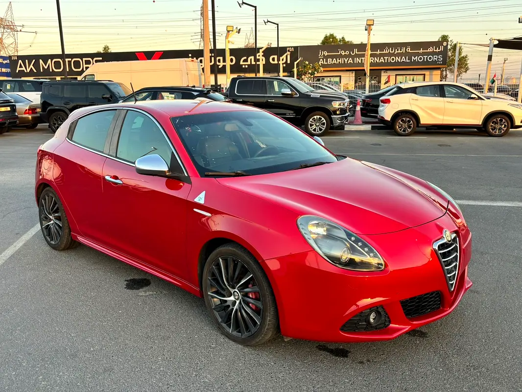 Alfa Romeo GIULIETTA 2012 — photo 1 of 17