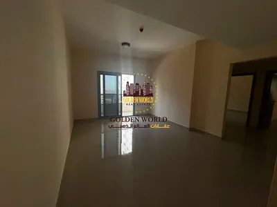 شقة غرفتين وصالة في المجاز الشارقة، بلكونة، باركينغ، تشطيبات عالية جدًا، إطلالة بحرية، حمامين. موقع مميز قريب من جميع الخدمات وسهل الوصول إلى دبي. الإ