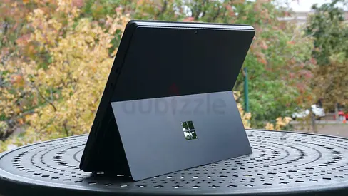 Microsoft surface pro 8 core i7 16GB RAM 512GB SSD