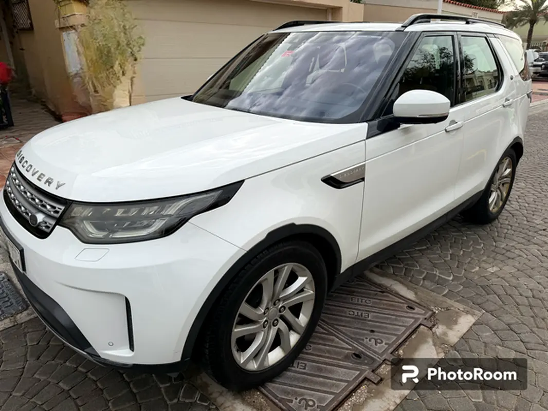 Land Rover Discovery 2017 — photo 1 of 6