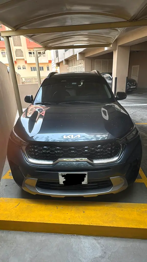 Kia Sonet 2023 — photo 1 of 4