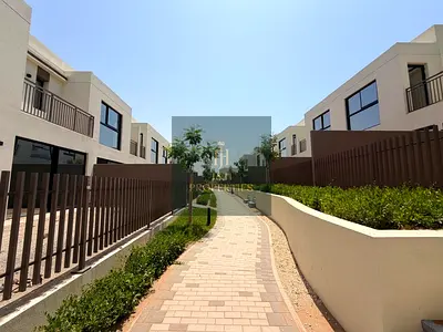 Steps From Beach l Next To Gym And Pool