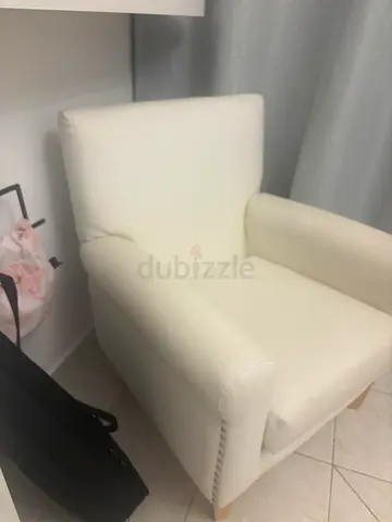 White single-seater armchair — good condition
