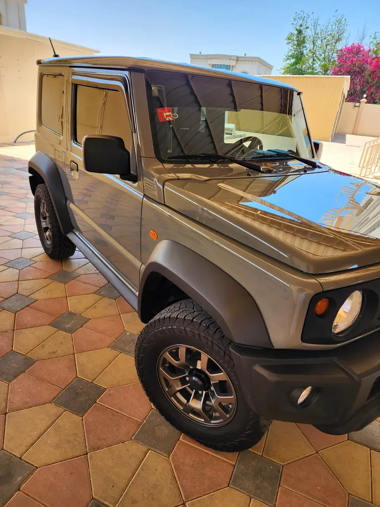 Suzuki Jimny 2025 — photo 1 of 7