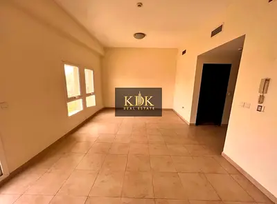 Park View | Spacious Unit | Close Kitchen