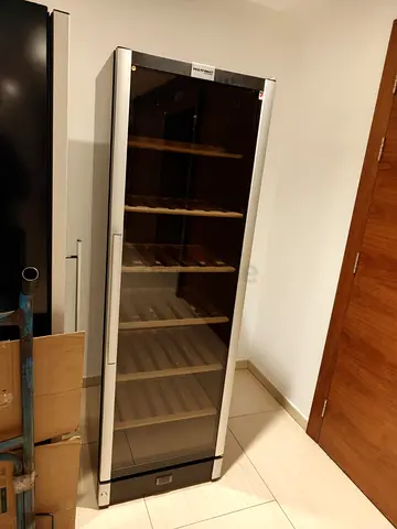Tall single-zone wine cooler / fridge - good condition
