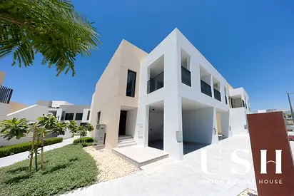 Luxury Townhouse | Poolside Living & Open Spaces