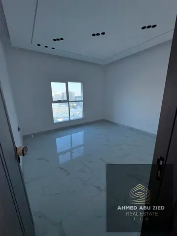 Luxurious 2BR + Maid's Room for Rent in Creek Towers Ajman - Personal Finish & Clock Tower View