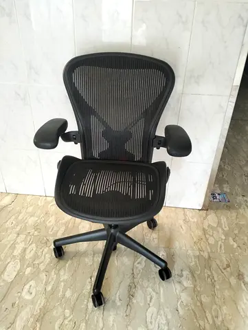 Selling for Herman Miller Areon chair size B size and C available