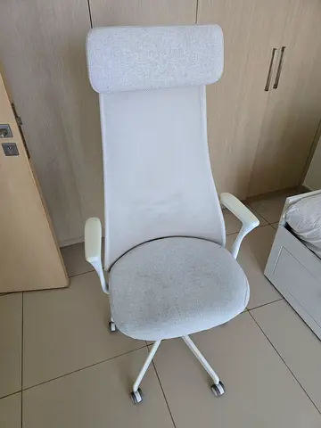 Ikea JARVFJALLET Ergonomic white mesh office chair with headrest