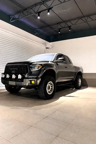Toyota Tundra Double Cab short-bed *LONG TRAVEL*