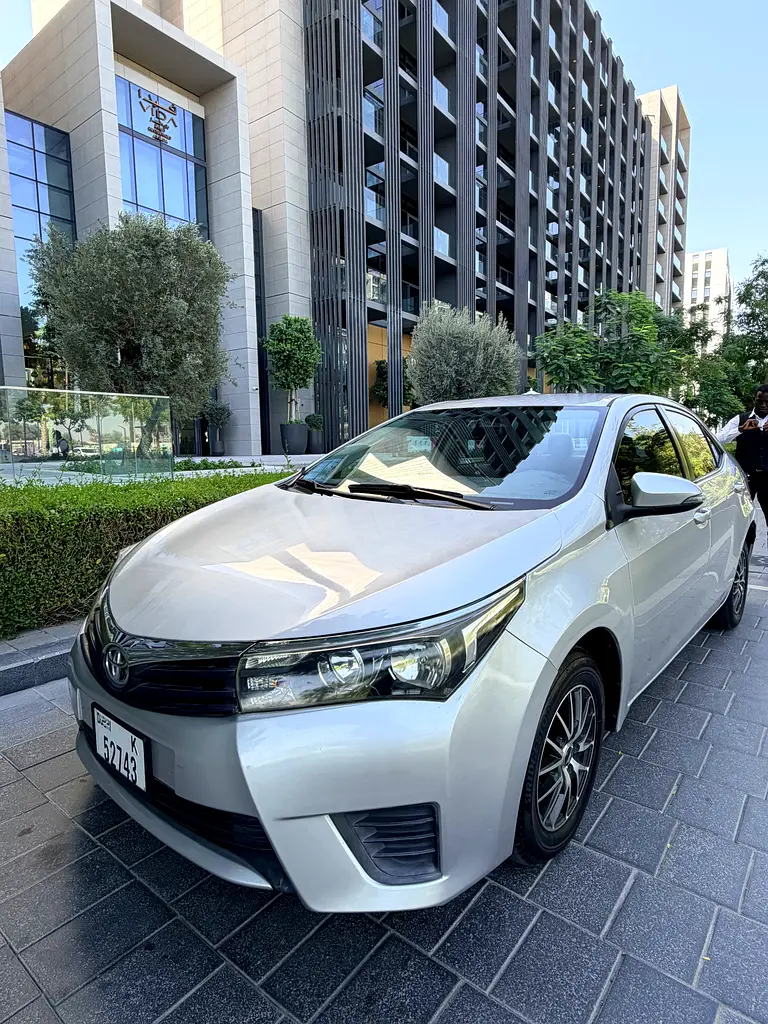 Toyota Corolla 2014 — photo 1 of 4