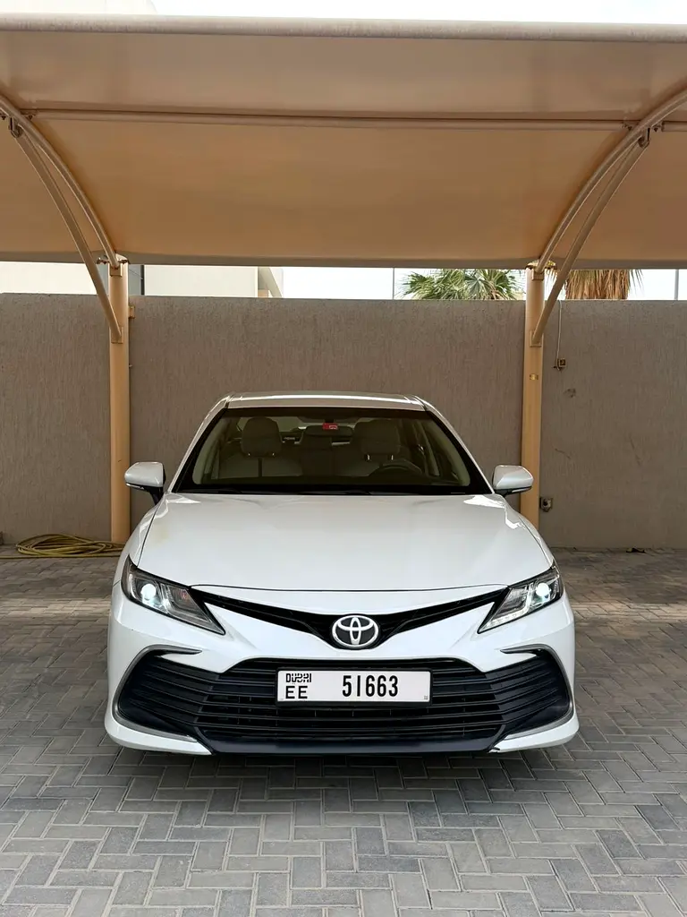 Toyota Camry 2023 — photo 1 of 11