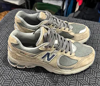 New Balance 2002R Grey Suede/Mesh Sneakers - Mens Size Almost New made Vitnam original size 41.5