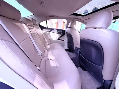 2010 Lexus IS-SERIES — миниатюра 9