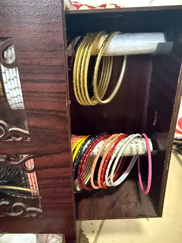 Bundle of Womens Metal and Lacquer Bangles - Assorted Colors (Preowned)