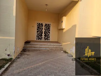 Luxury Villa with 5 Bedrooms with all masters with open garden area on prime location