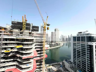 Large Layout 1BR with Stunning Skyline Views