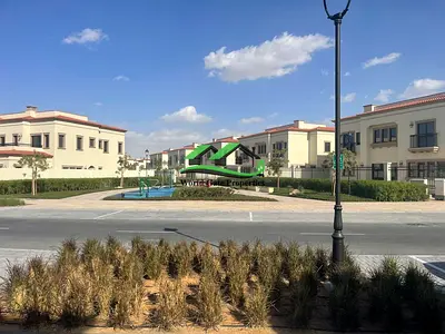 Hot Deal Single Row Middle Unit Ready To Move In