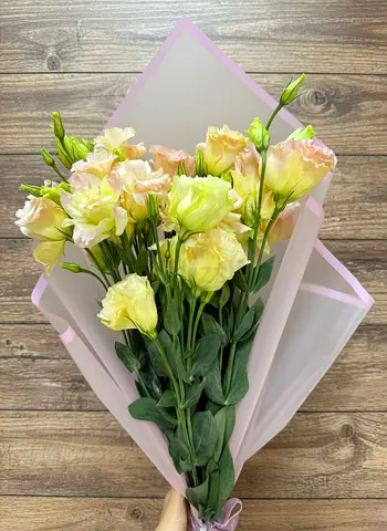 Soft Glow Lisianthus Bouquet
