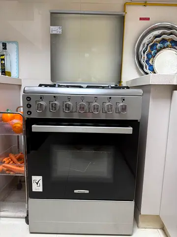 Like new 4-Burner Stainless Steel Gas Hob with oven - Excellent Working Condition - 6 months old