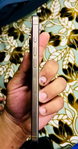 iPhone (Gold) - Good Condition, Unlocked