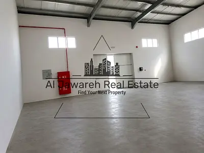 فرصة ذهبية للإيجار مستودع في أم القيوين مساحة 2035 قدم وكهرباء 25 كيلووات وبسعر 60035 درهم
