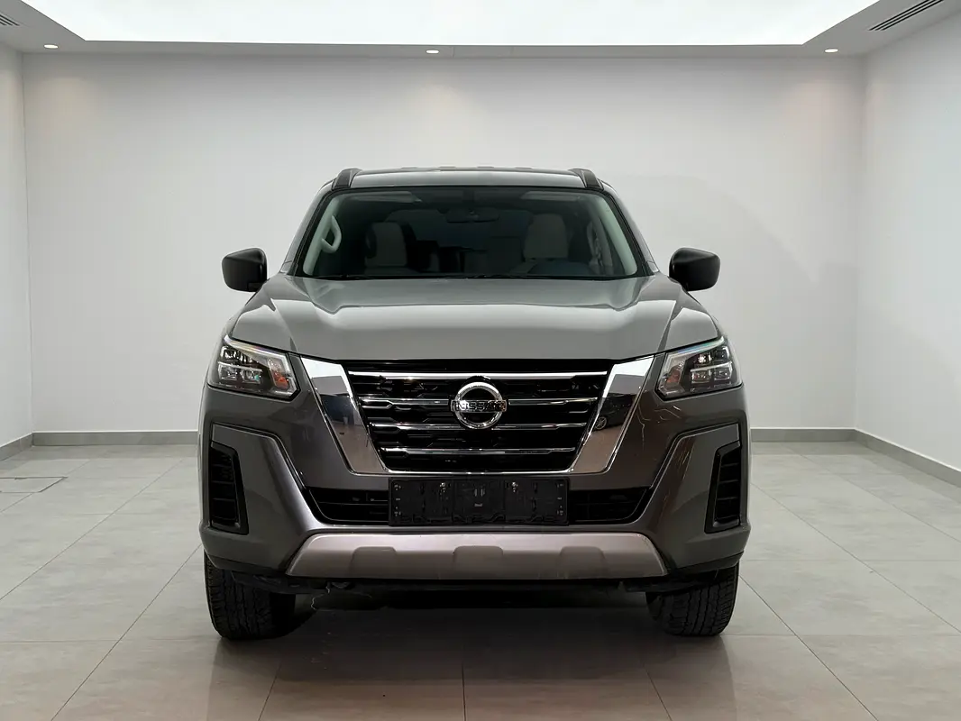 Nissan Xterra 2023 — photo 1 of 9