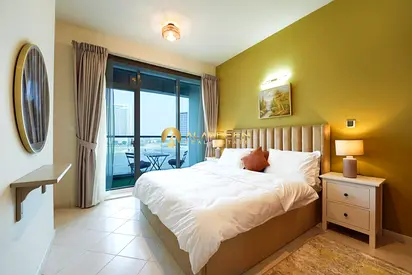 Stylish 1 Bedroom | Beautiful Canal View | Bright Layout