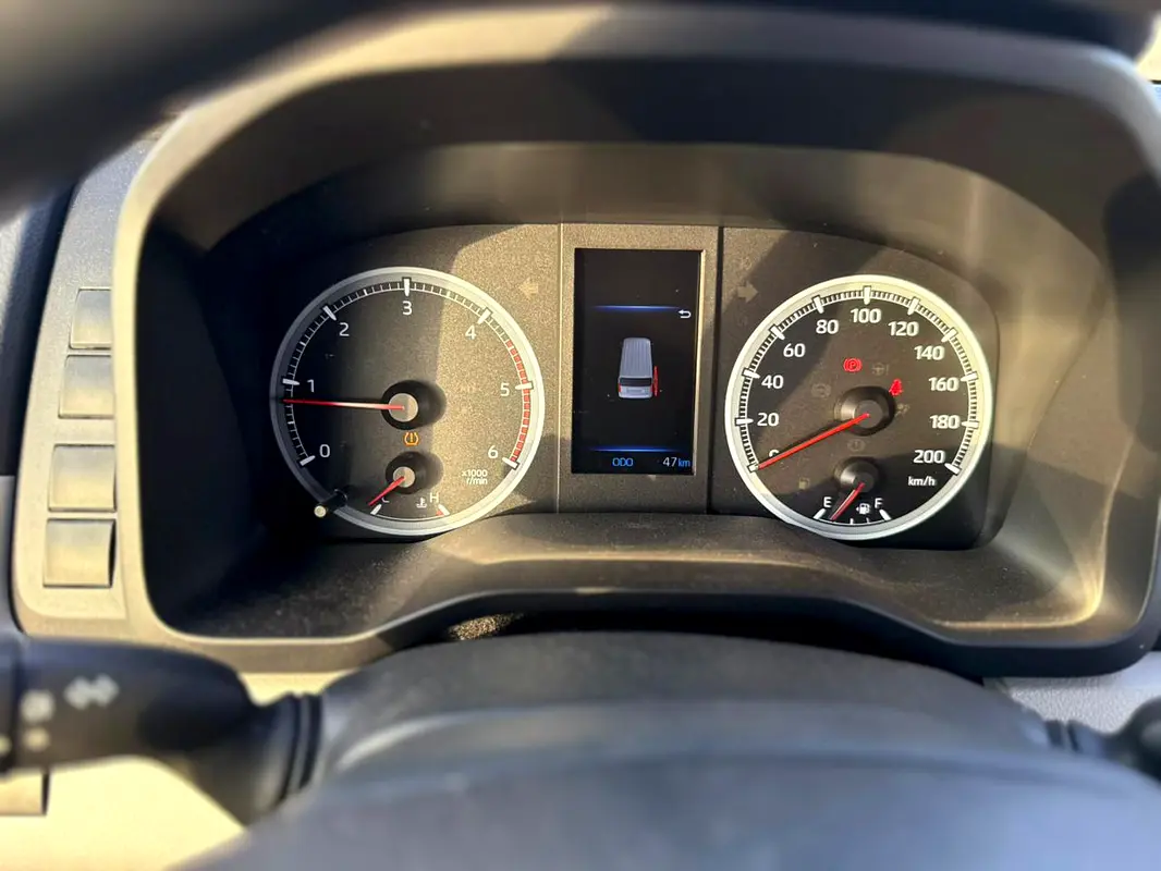 Toyota Hiace 2026 — photo 1 of 20