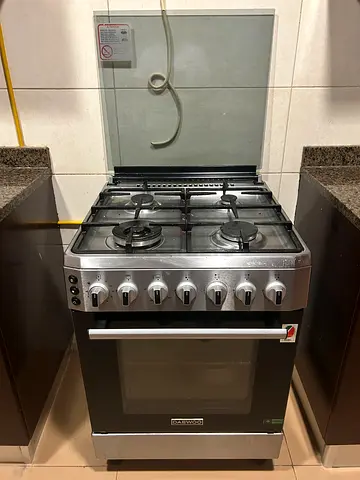 Used freestanding gas cooker with oven - good working condition