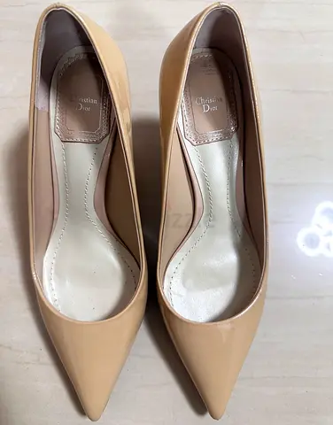 Beige Patent Leather Pointed-Toe Pumps — Christian Dior style, US 36