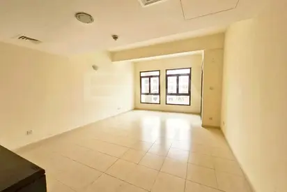 UNFURNISHED | GROUND FLOOR | SPACIOUS LAYOUT