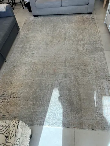 Large neutral-tone modern area rug - 3x4m (good condition)