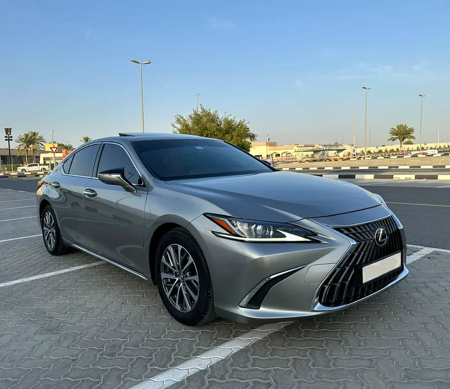 Lexus ES-Series 2023 — photo 1 of 12